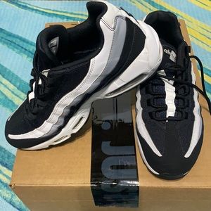 Nike Air Max 95 SE Black & White